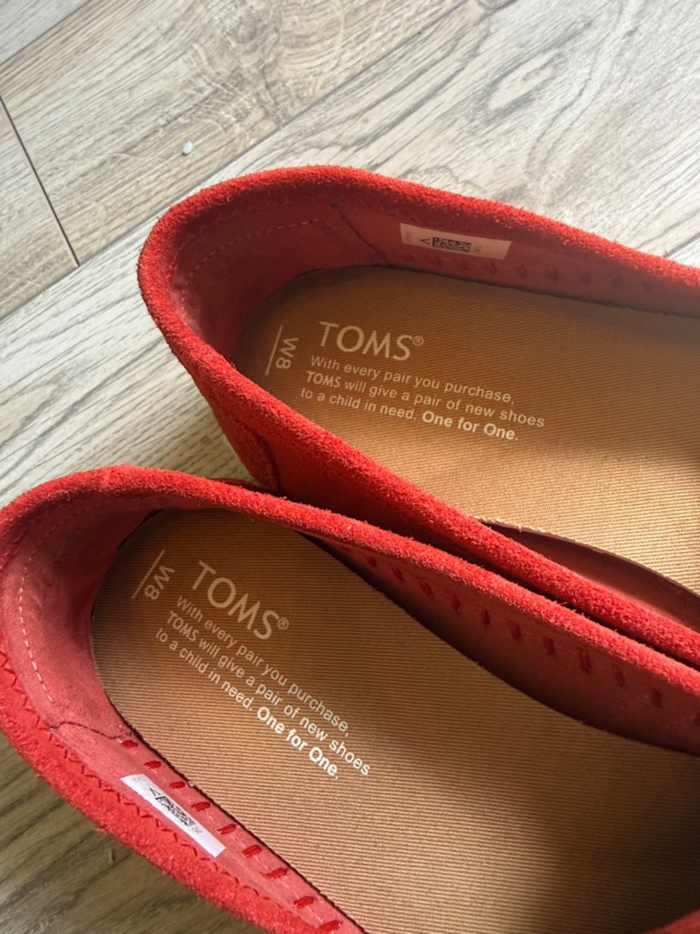 New nwot Toms bright true red suede shoes - Picture 2 of 5